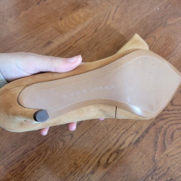 Banana Republic Suede leather Heels Sz 8 - Picture 3 of 6